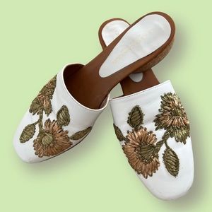 White embroidered mules. Very comfy, used twice in very good condition!